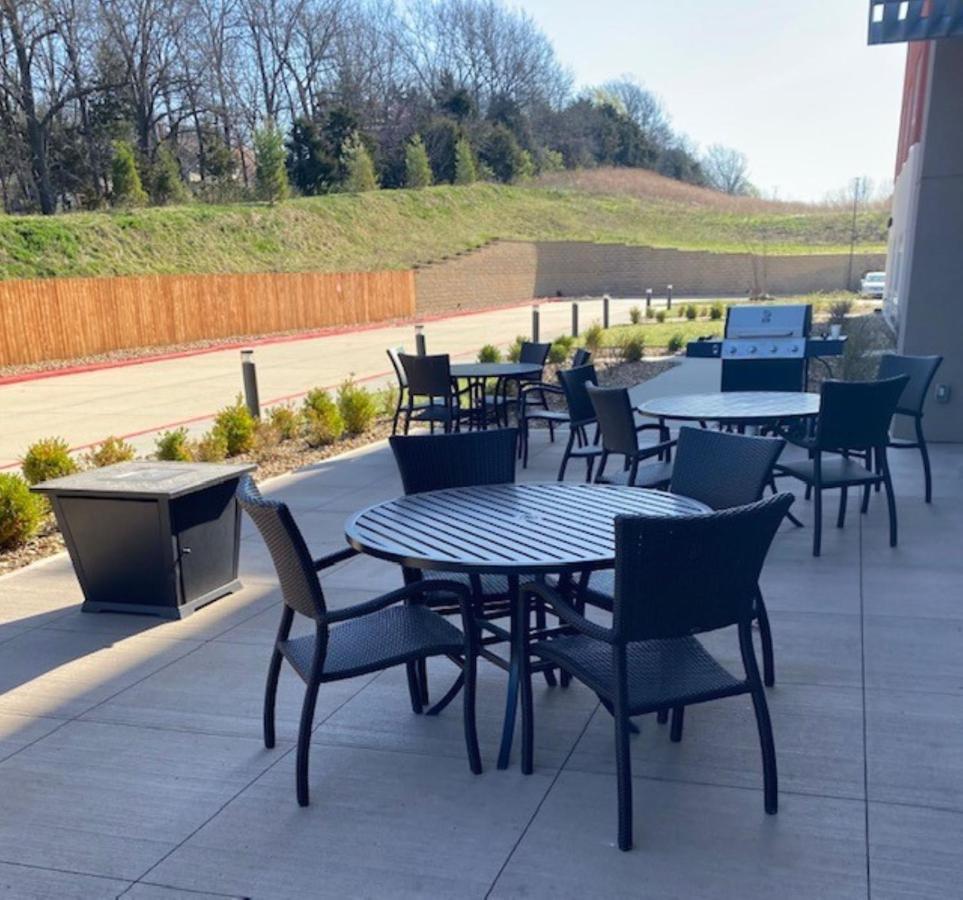 Holiday Inn Express & Suites Warrensburg North By Ihg Exterior foto