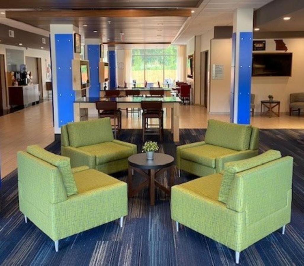 Holiday Inn Express & Suites Warrensburg North By Ihg Exterior foto